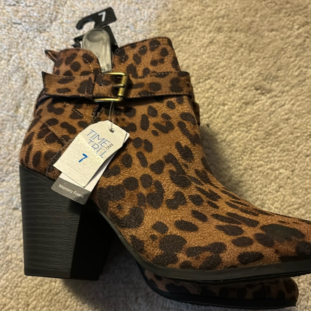 Cheetah ankle  booties sz 7 NWT